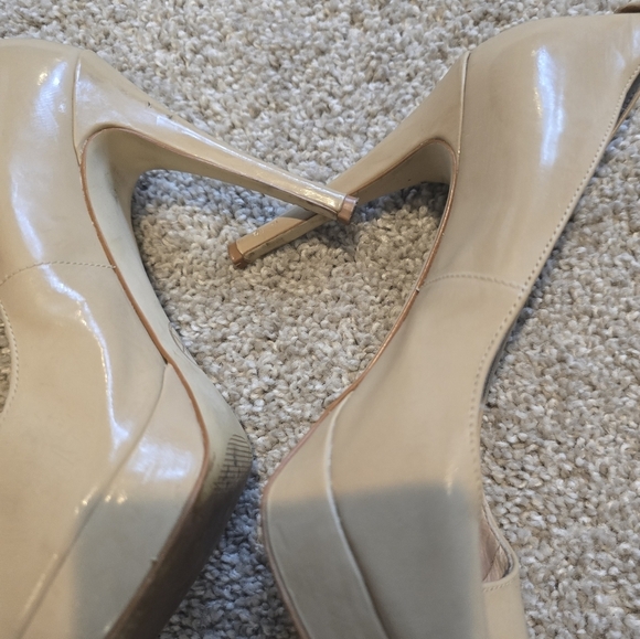 Michael Kors Women's Tan Peep-Toe Heels - Picture 6 of 14